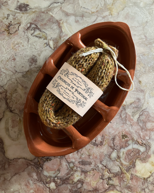 Chouriço tricotado à mão com lã pura! www.mariamarket.pt