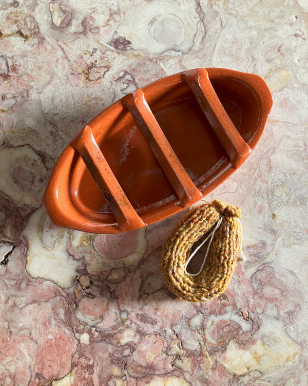 Chouriço tricotado à mão com lã pura! www.mariamarket.pt