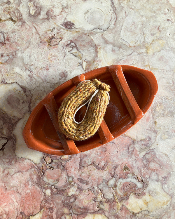 Chouriço tricotado à mão com lã pura! www.mariamarket.pt