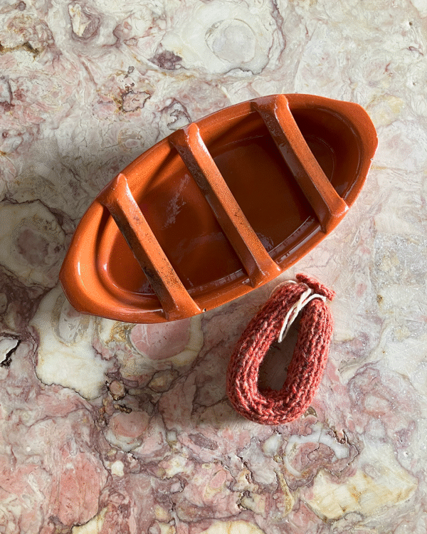 Chouriço tricotado à mão com lã pura! www.mariamarket.pt