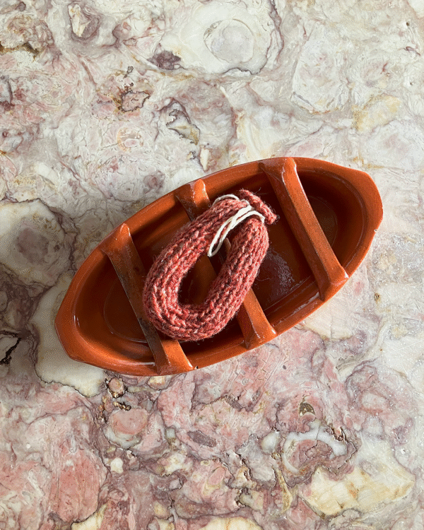 Chouriço tricotado à mão com lã pura! www.mariamarket.pt