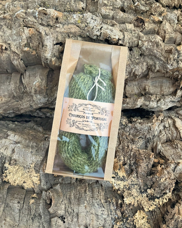 Chouriço tricotado à mão com lã pura! www.mariamarket.pt