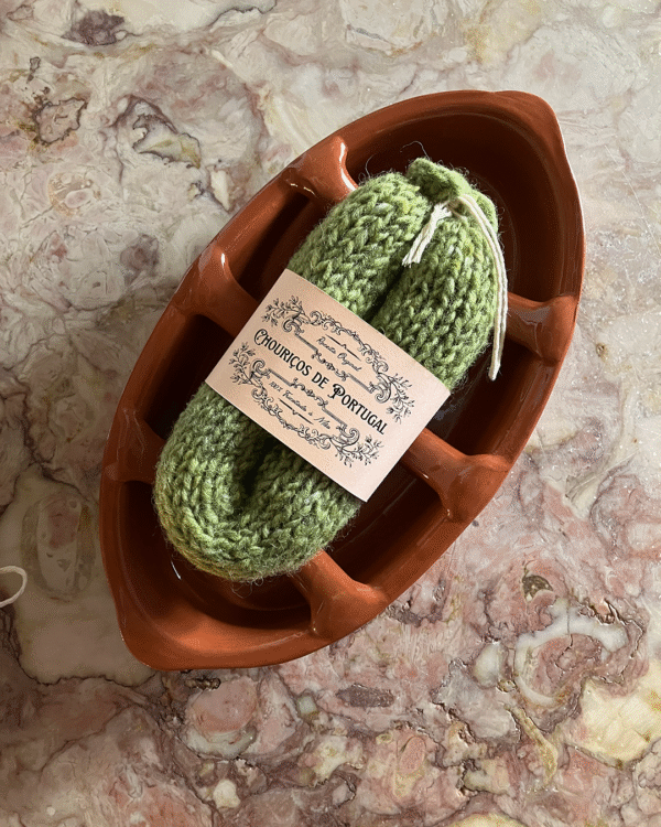 Chouriço tricotado à mão com lã pura! www.mariamarket.pt