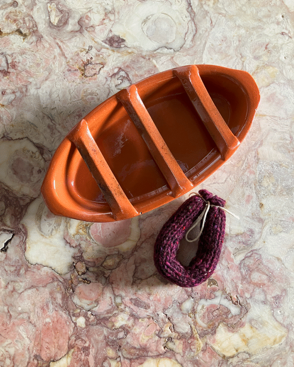 Chouriço tricotado à mão com lã pura! www.mariamarket.pt